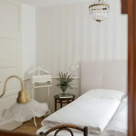 Проживання в сім'ї Bux Guestrooms *