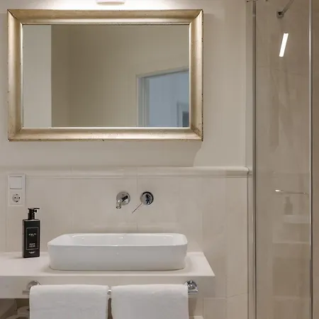 Bux Guestrooms *